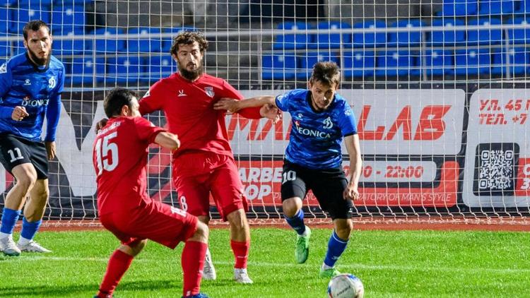 Футболисты ставропольского «Динамо» отпраздновали успех в Дагестане