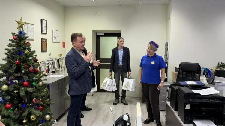 Глава Ставрополя поздравил сотрудников ЕДДС с Новым Годом