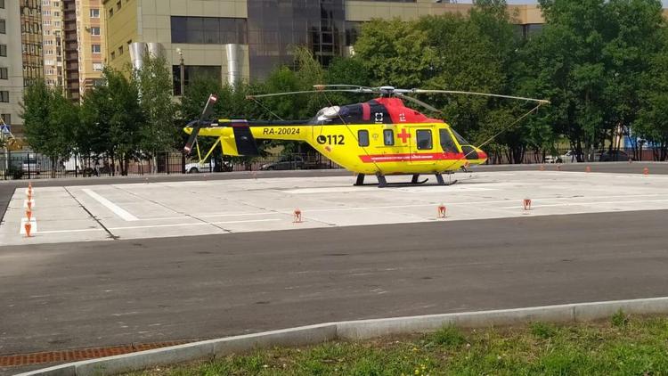 В Ставрополь на вертолёте санавиации доставили пострадавшую в ДТП годовалую девочку