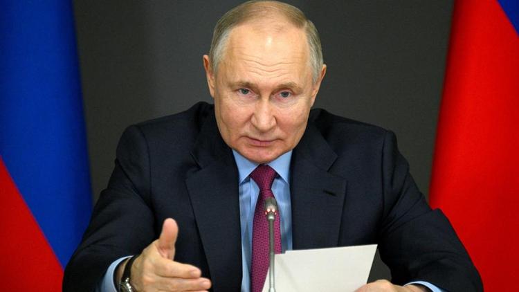 Владимир Путин провёл совещание по вопросу поддержки инвестпроектов в отечественной промышленности