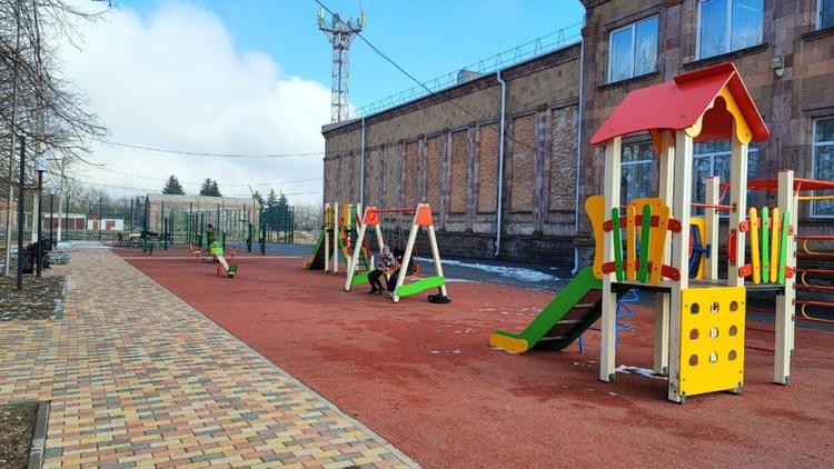 Центральную площадь благоустроили в станице Марьинской на Ставрополье