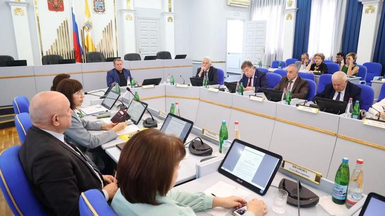 В Думе Ставрополья обсуждают параметры краевого бюджета-2026