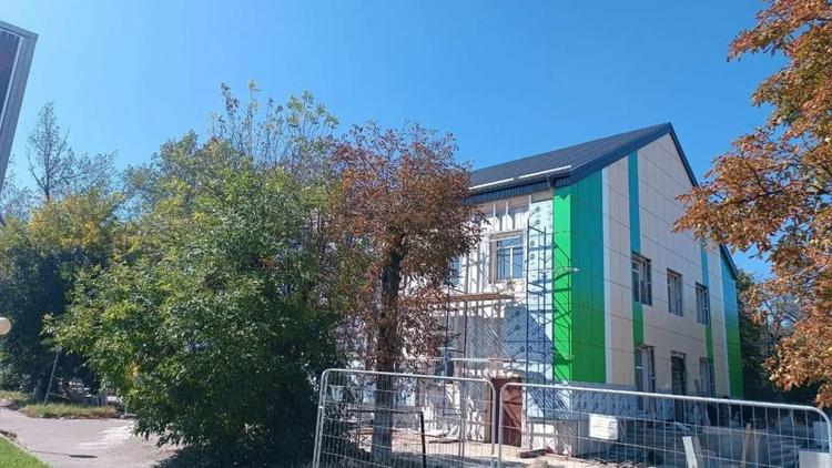 В Минводах завершается первый этап капремонта здания молодёжного центра