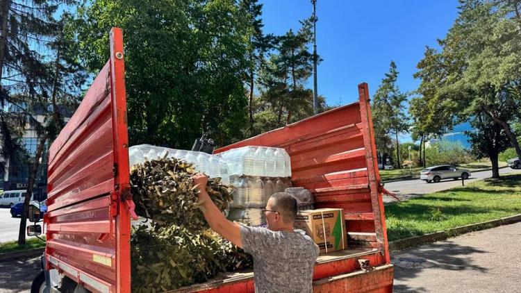 Из Кисловодска в зону СВО отправили 3 тонны воды и полезного груза