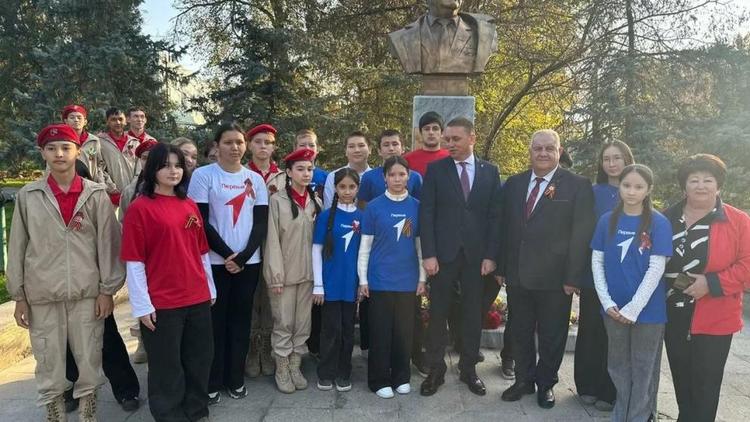 В Степновском округе почтили память выдающегося земляка