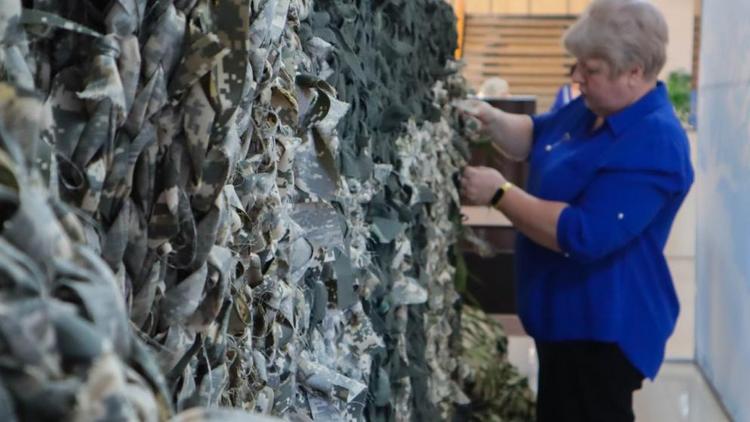 Более 2,5 тыс маскировочных сетей отправил на фронт Кочубеевский округ Ставрополья