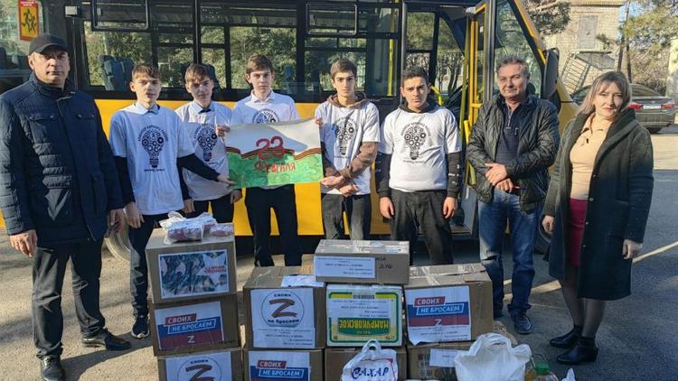 Жители Курского округа отправили в зону СВО конвой с необходимыми вещами