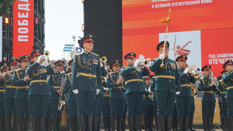 24-й военный оркестр ЮВО стал главным исполнителем фестиваля духовых коллективов в Ставрополе