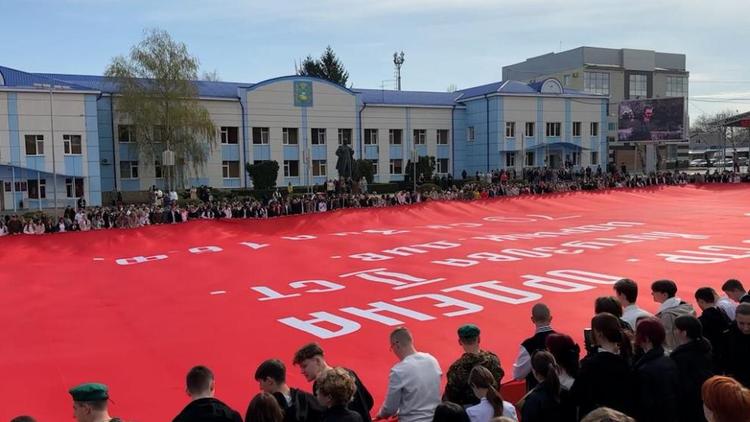 В Михайловске развернули Знамя Победы
