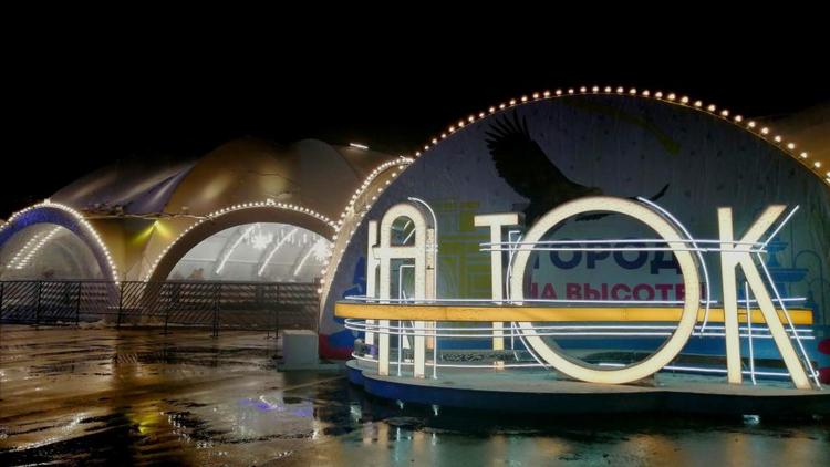 В центре Ставрополя заливают лёд