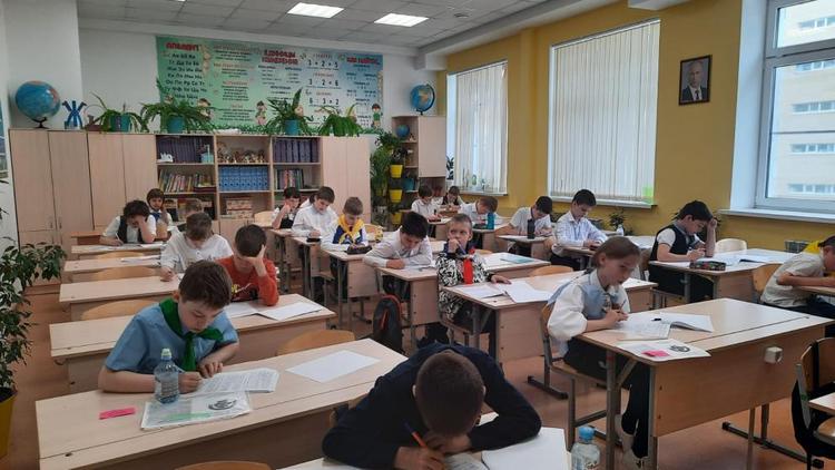 В Ставрополе принимают документы на выплаты школьникам из многодетных семей
