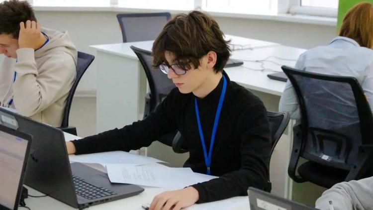 Школьники Ставрополья продемонстрировали мастерство в современных ИТ‑технологиях