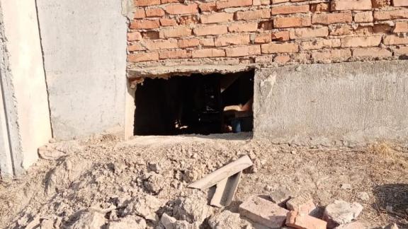 В ставропольском селе Журавском вор разбил окно на складе и вывез 11 тонн гороха
