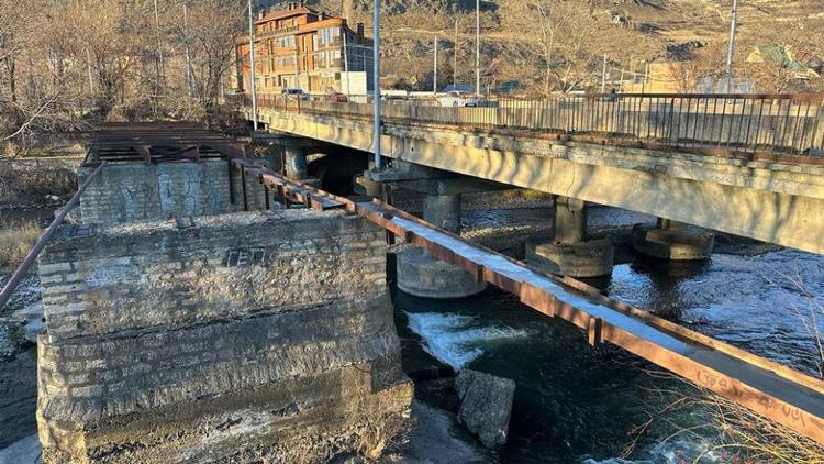 В Пятигорске обсудили предстоящую реконструкцию аварийного моста