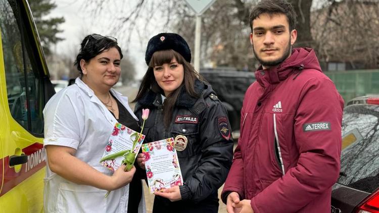 На Ставрополье активисты «Единой России» поздравляют женщин с 8 Марта
