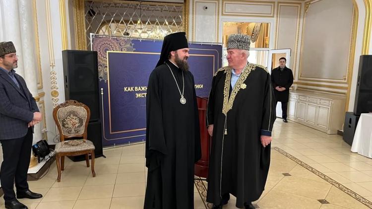 Лидер мусульман Северного Кавказа получил награду православной церкви