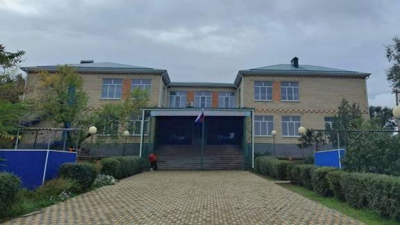 В Арзгире обновили кровлю дошкольного учреждения