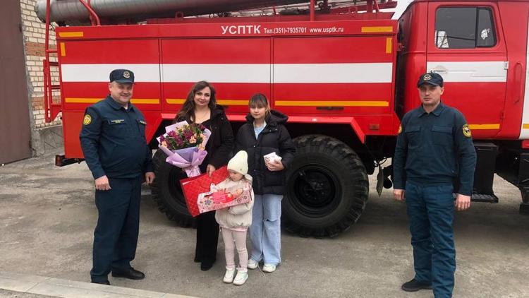 На Ставрополье спасатели поздравили жён и дочерей бойцов СВО