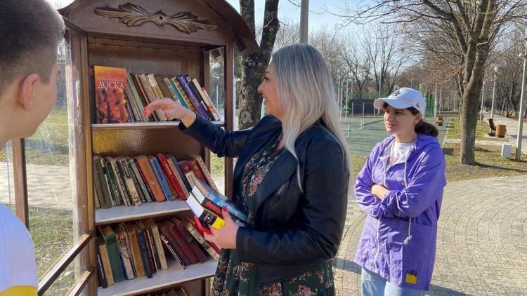 Пункты буккроссинга в Предгорном округе пополнились книгами о героях СВО