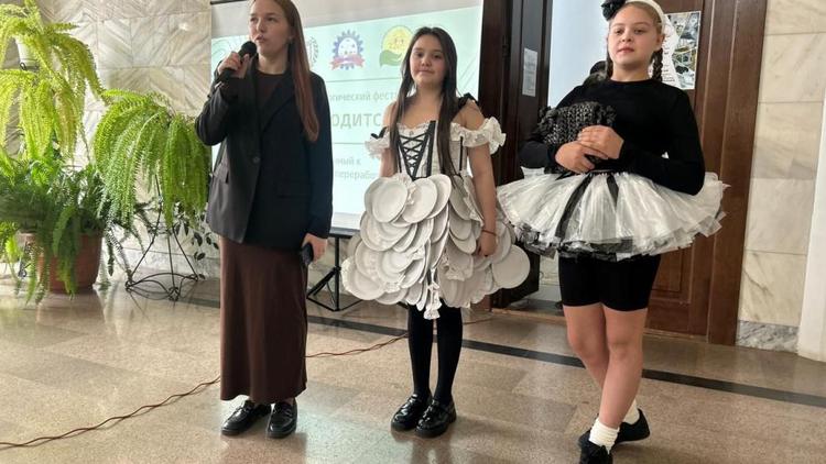 В Кисловодске прошло дефиле в костюмах из вторсырья