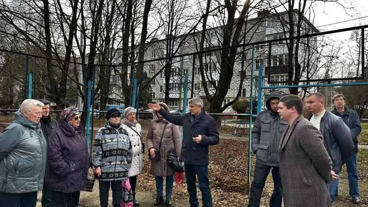 В Ставрополе депутаты обсудили с жителями МКД вопросы благоустройства