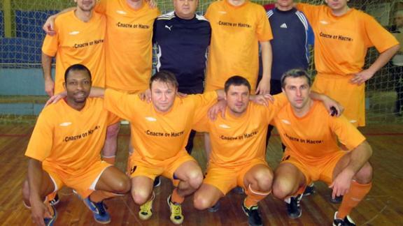 Команда «Сласти от Насти» стала победителем турнира по мини-футболу среди ветеранов