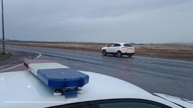 Автомобилистов предупредили о влажной дороге в Грачёвском округе