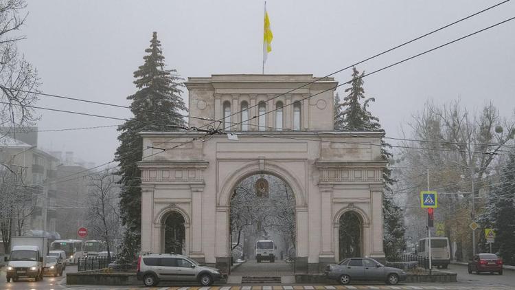 На Ставрополье водителей призвали быть предельно внимательными в снежную погоду