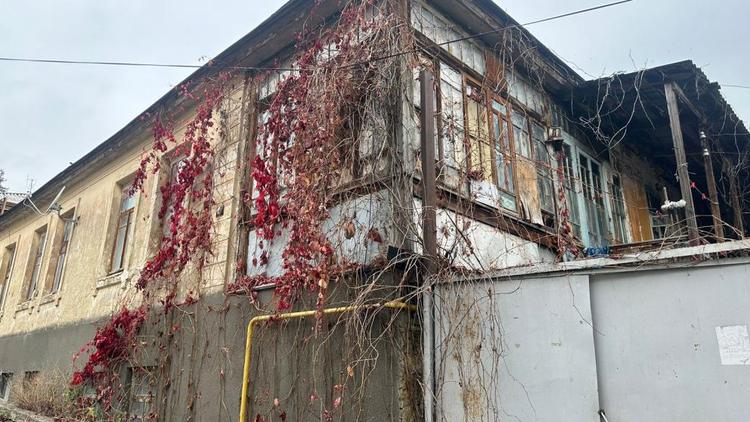 В Кисловодске сносят аварийные здания на сумму более 10 млн рублей