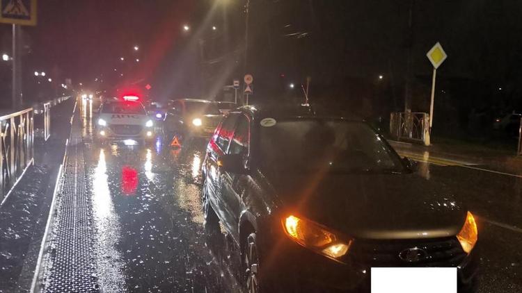 Невнимательная автоледи сбила мужчину на пешеходном переходе в Невинномысске