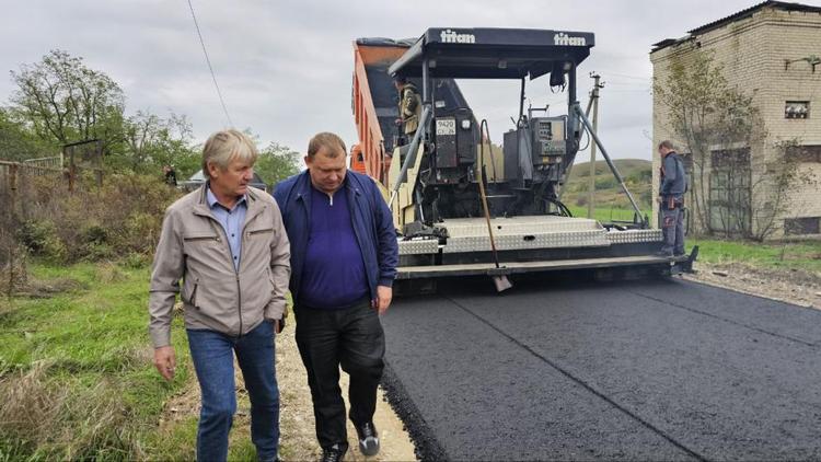 В Предгорном округе Ставрополья завершается ремонт дорог на четырех улицах