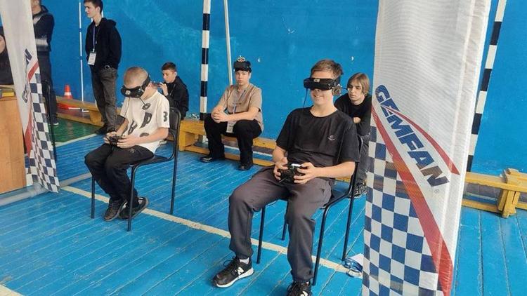Представители Кочубеевского округа успешно выступили на региональном чемпионате по гонкам дронов