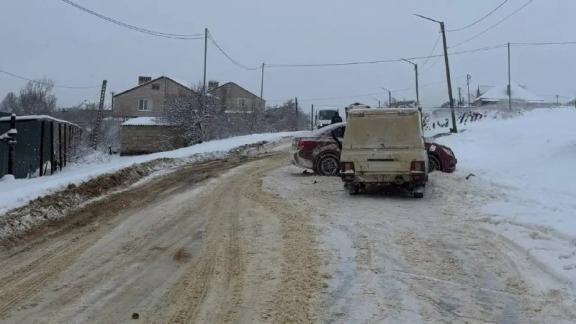 В Светлограде при лобовом столкновении авто пострадали два человека