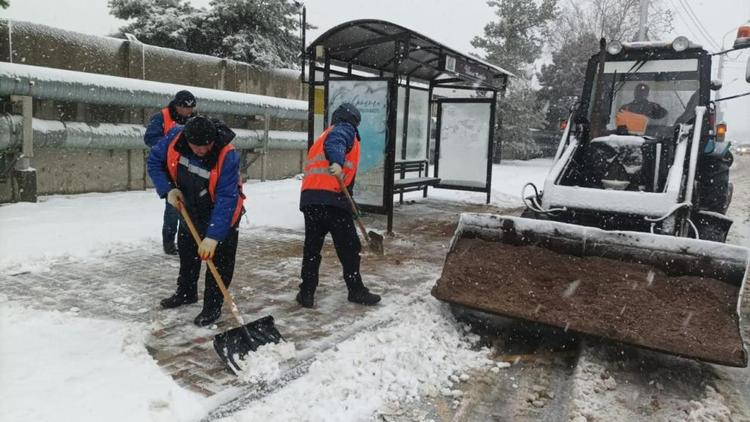 В Ставрополе к очистке дорог от снега привлечено 76 единиц техники