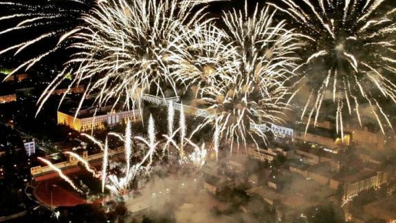 Сотни огней «раскрасили» небо Ставрополя в День города
