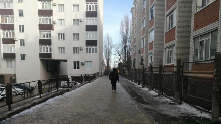 В Ставрополя коммунальщики обрабатывают пешеходные маршруты
