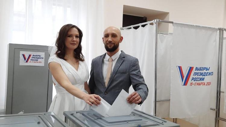 На Ставрополье молодожёны сочетают день свадьбы с голосованием