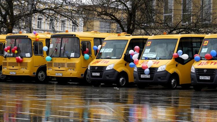 Губернатор Ставрополья передал школам ключи от новых автобусов
