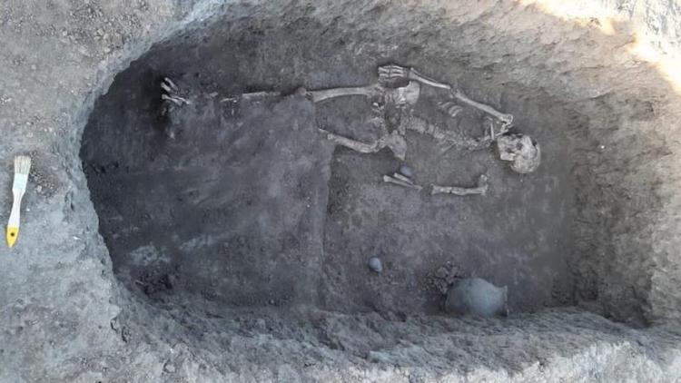 На Ставрополье при строительстве теплицы обнаружили скелет человека с кувшином