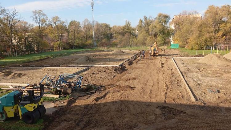 Новую универсальную спортплощадку обустраивают в Невинномысске