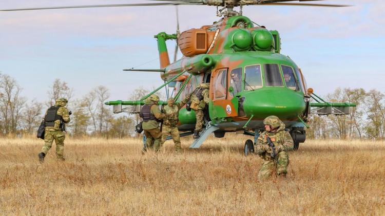 Бойцы ставропольских спецподразделений Росгвардии отработали элементы десантной подготовки
