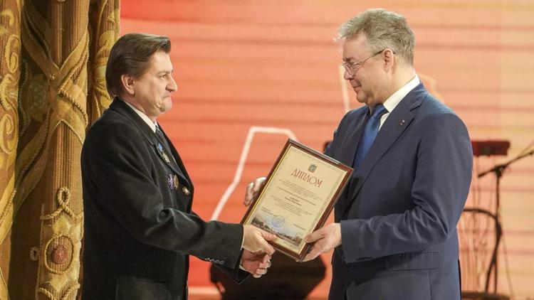 Губернатор Ставрополья вручил награды краевым деятелям культуры