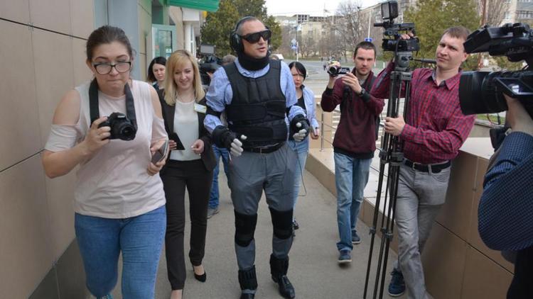 В Ставрополе Сбербанк тестирует костюм GERT – симулятор инвалидности