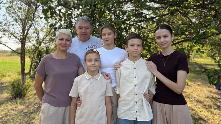 Многодетная мама из Новоалександровского округа Ставрополья удостоена медали «Материнская слава»