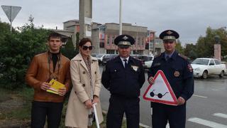 Автоинспекторы и молодежь Ставрополья поддержали международный День белой трости