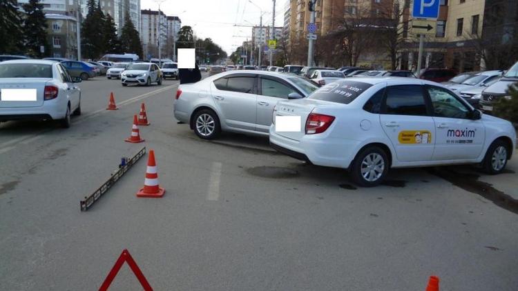 Множественные переломы ребёр получила 63-летняя женщина в аварии в Ставрополе